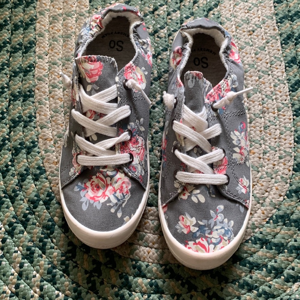Like new gray floral slip on sneakers